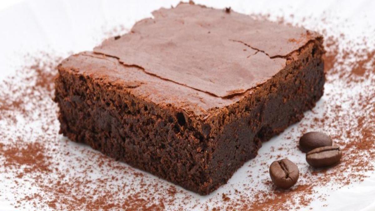 دستور پخت کیک شکلاتی نرم و خوش طعم برای تولد و مهمانی