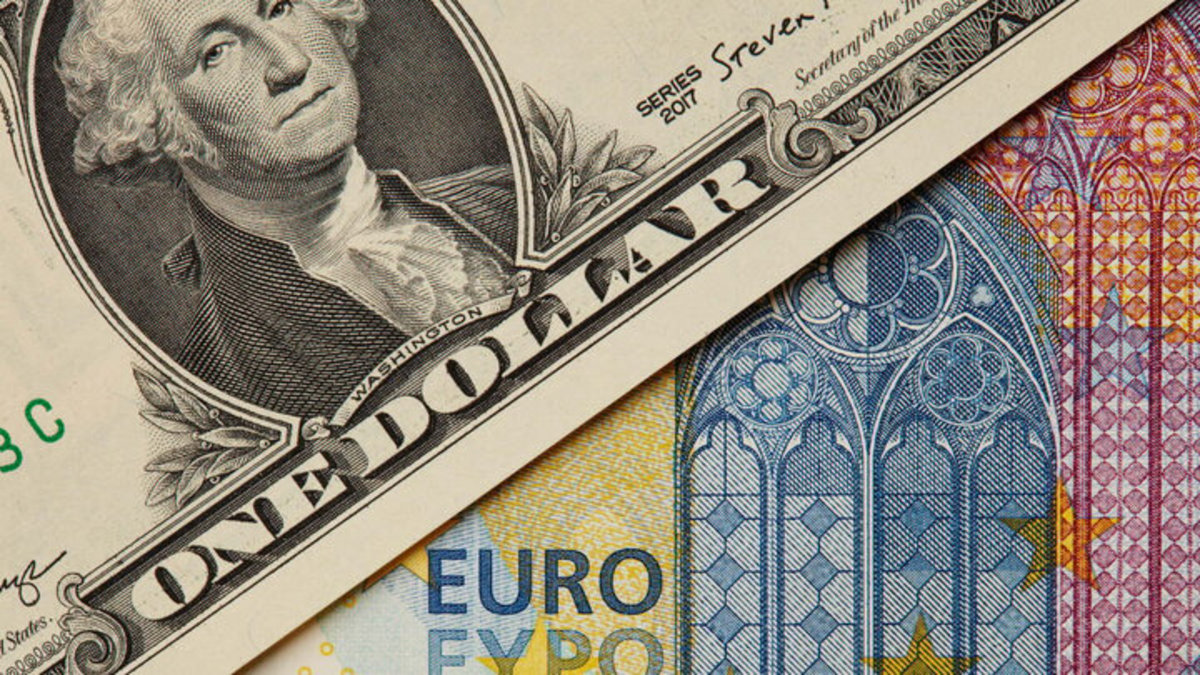 آخرین قیمت دلار و یورو در آخرین روز سال ۱۴۰۱
