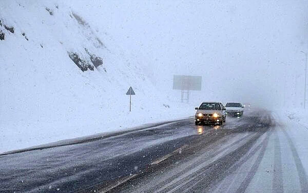 بارانی و لغزنده بودن جاده‌های مازندران