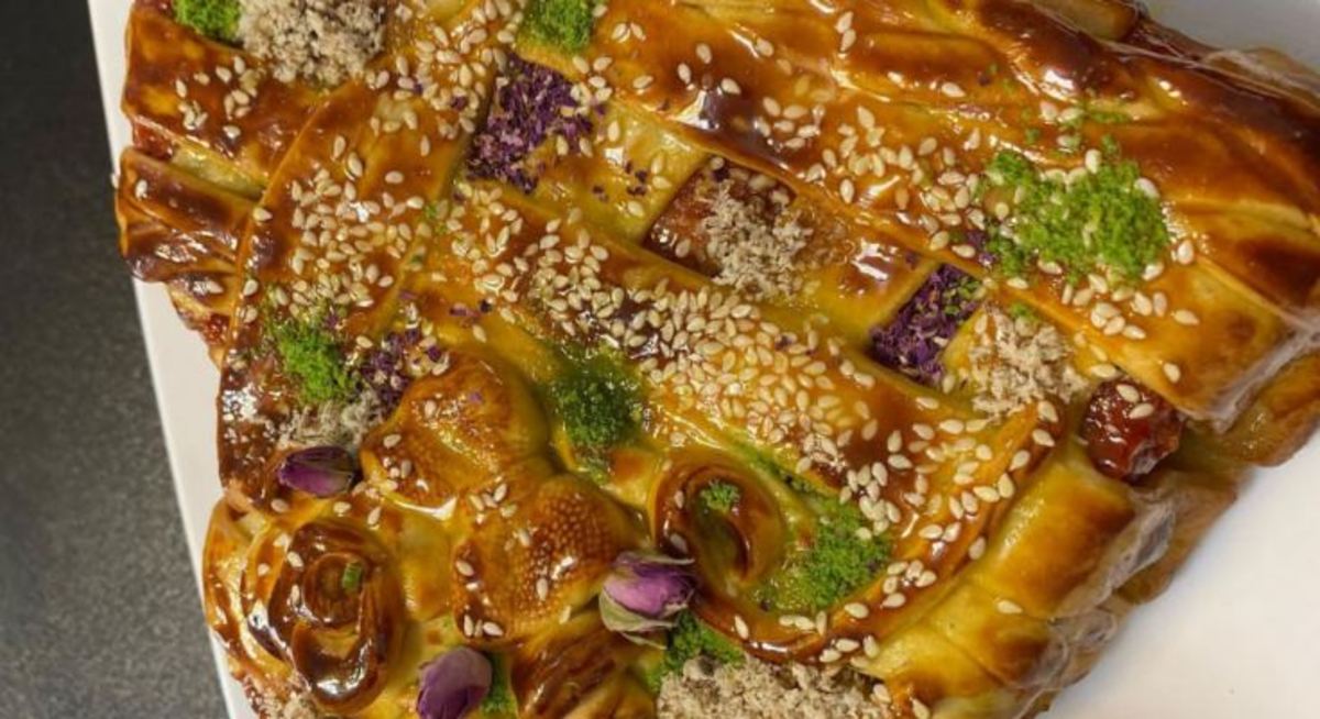 آموزش مرحله به مرحله شیرینی پیروک ارمنی با طعمی بی نظیر برای مجالس
