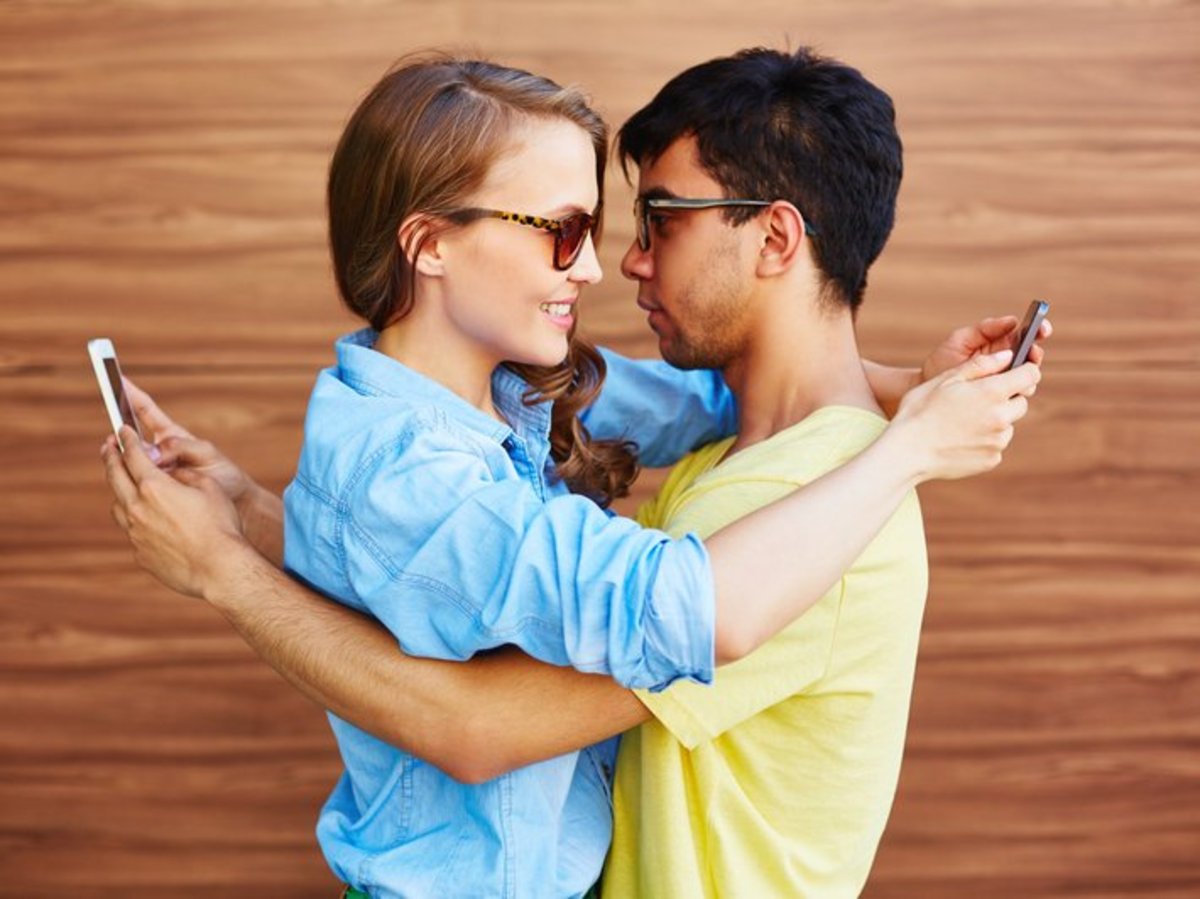 چگونه اینستاگرام بر مسائل زناشویی و زندگی تأثیرگذار است؟ ۴ مزایا و معایب