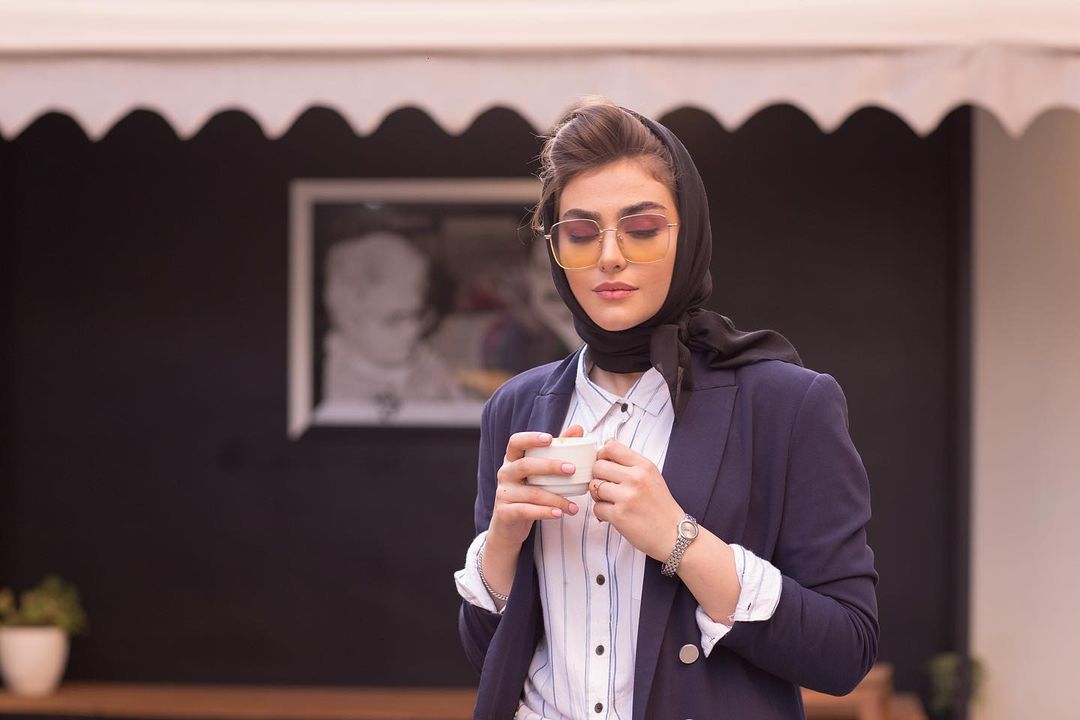 استایل کلاسیک ریحانه پارسا همراه با تبریک روز بازیگر + عکس