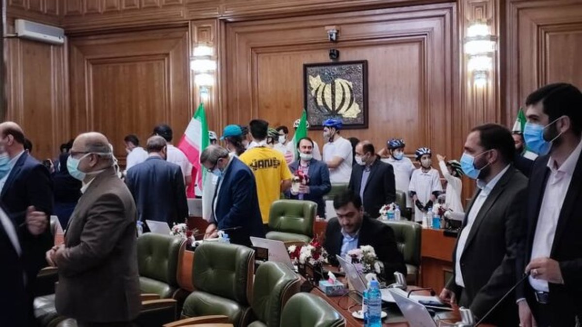 تجلیل از خانواده شهدای مدافع سلامت در شورای شهر تهران
