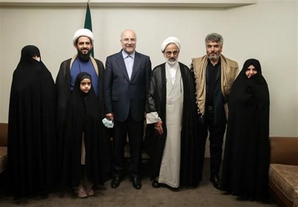 رئیس مجلس با خانواده شهیدان حرم رضوی دیدار کرد
