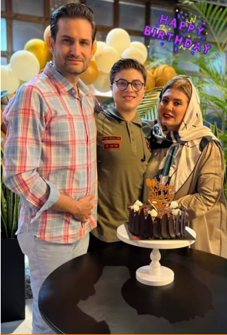 کیک تولد پویا امینی و خانواده اش در یک قاب