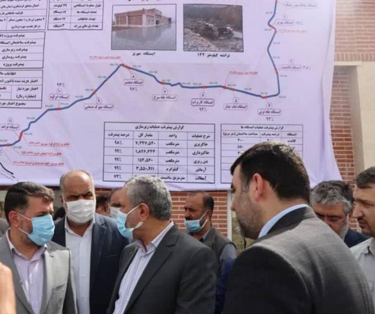 معاون اجرایی رئیس‌جمهور از سه واحد تولیدی احیا شده در گرمسار بازدید کرد