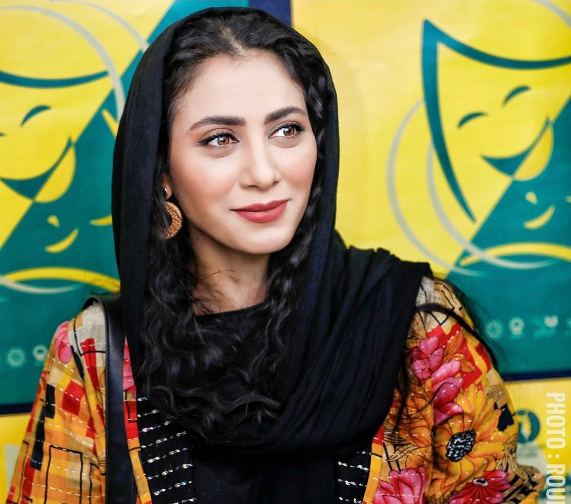 دریافت نشان تک گویی های زنانه مونا فرجاد !!