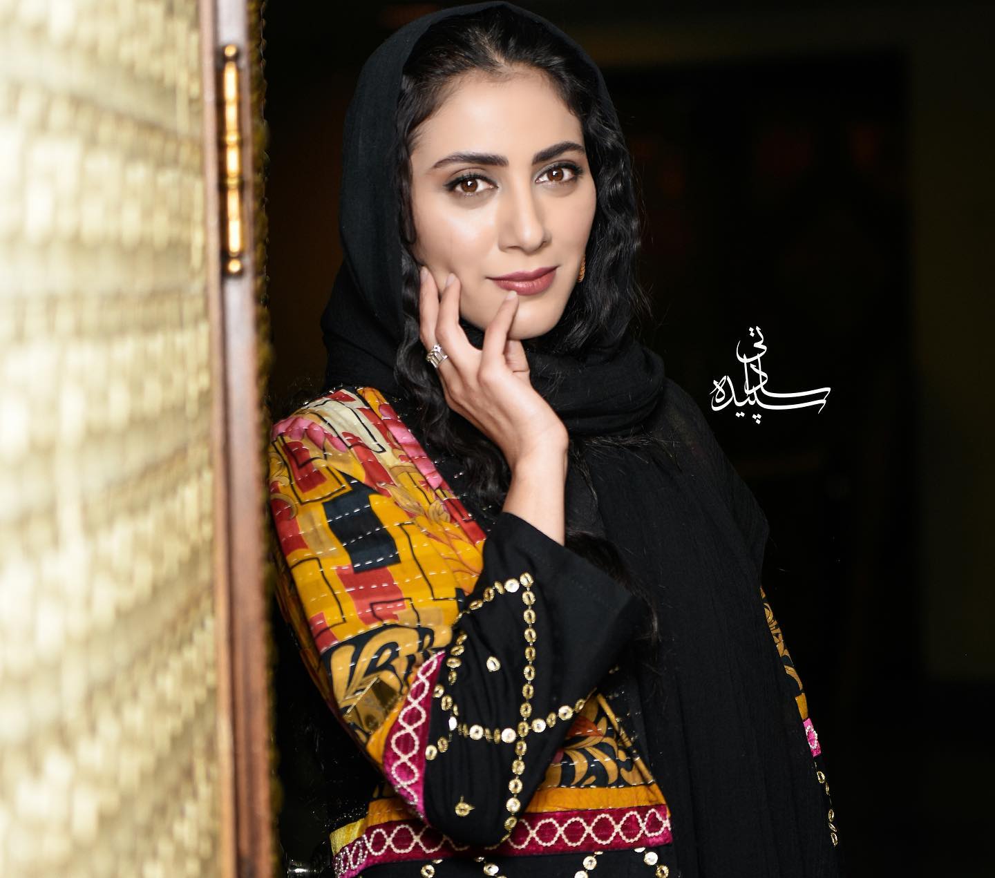 دریافت نشان تک گویی های زنانه مونا فرجاد !!