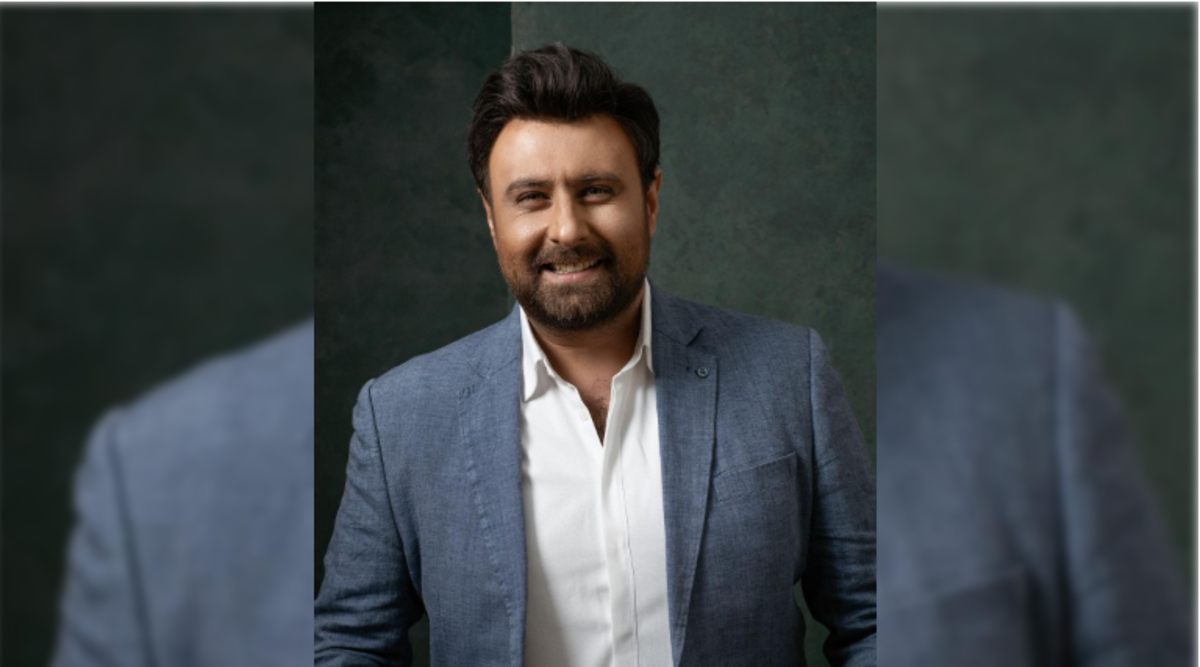 نگاه متفکرانه محمد علیزاده به جاده‌ی پیش رو