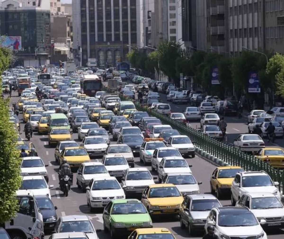 افزایش بار ترافیک در پایتخت/توقیف موتورسیکلت‌ها ادامه دارد