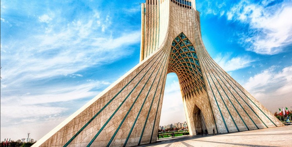 ساخت پلازای شهری در غرب میدان آزادی