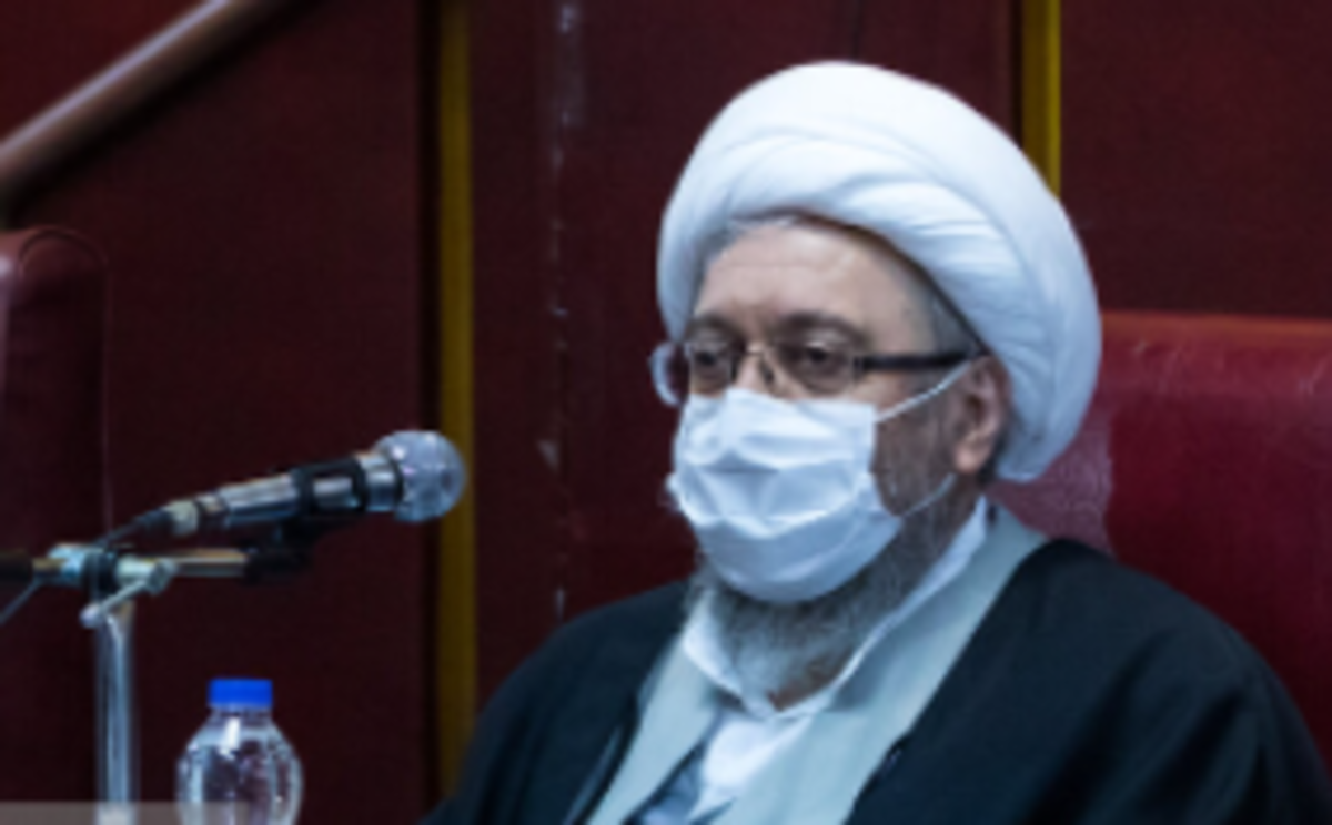 آملی لاریجانی: اجبار مردم به خرید خودرو‌های داخلی با این قیمت‌ها ظلم نیست؟