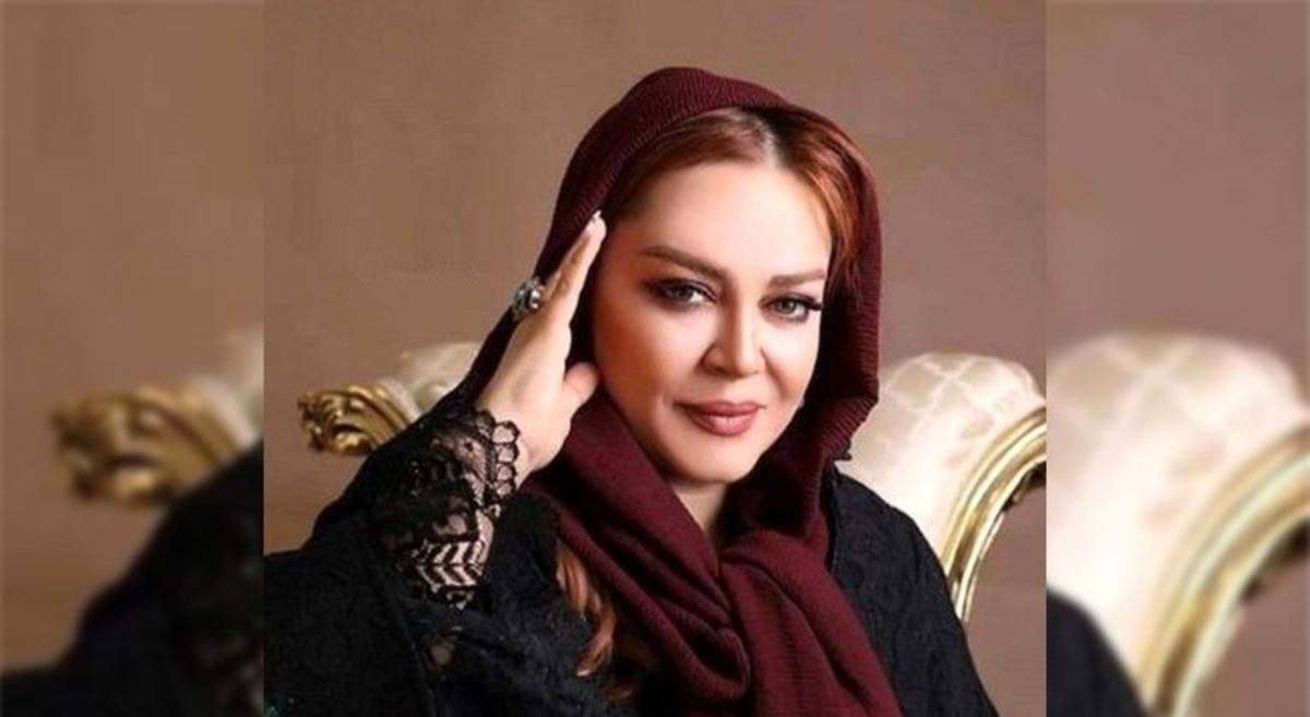 بهاره رهنما صحنه تئاتر را با استایل سرتا پا مشکی و محجبه احاطه کرد