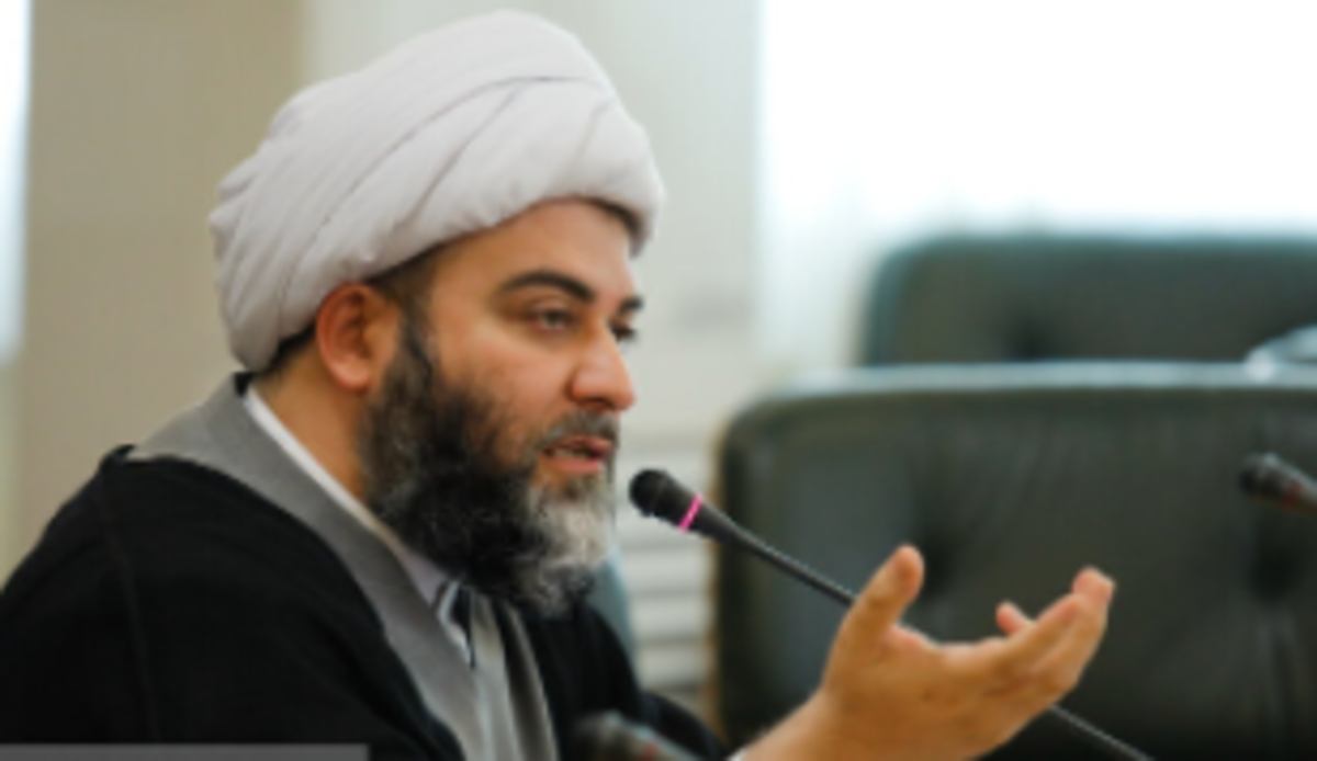 قمی‌: قرار است تا ابد از نظریه انقلاب اسلامی دفاع کنیم