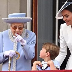 شیطنت‌های عجیب نوه ملکه در رژه جشن سالگرد + عکس