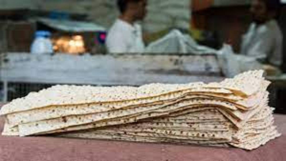 گزارشی از فروش کیلویی نان در دو استان