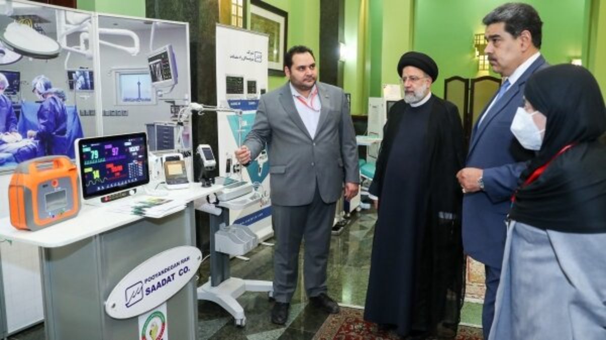 بازدید روسای جمهور ایران و ونزوئلا از نمایشگاه توانمندی‌ها و دستاورد‌های دانش‌بنیان ایران
