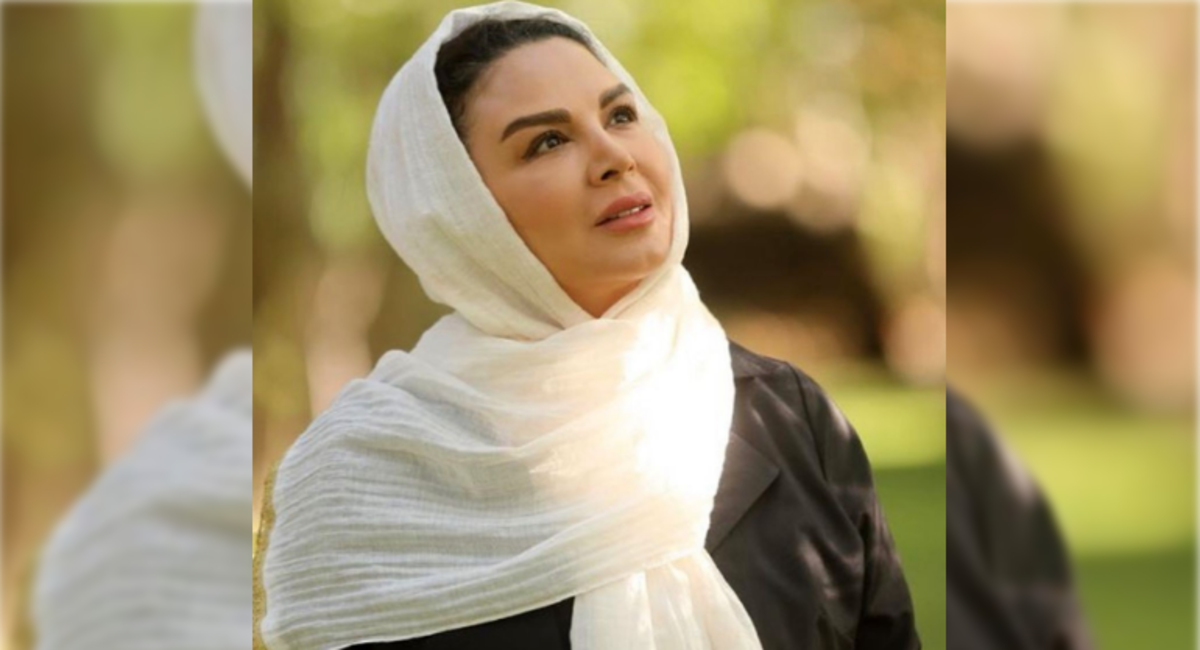 سلفی رنگین کمانی شهره سلطانی پشت شاخه درخت