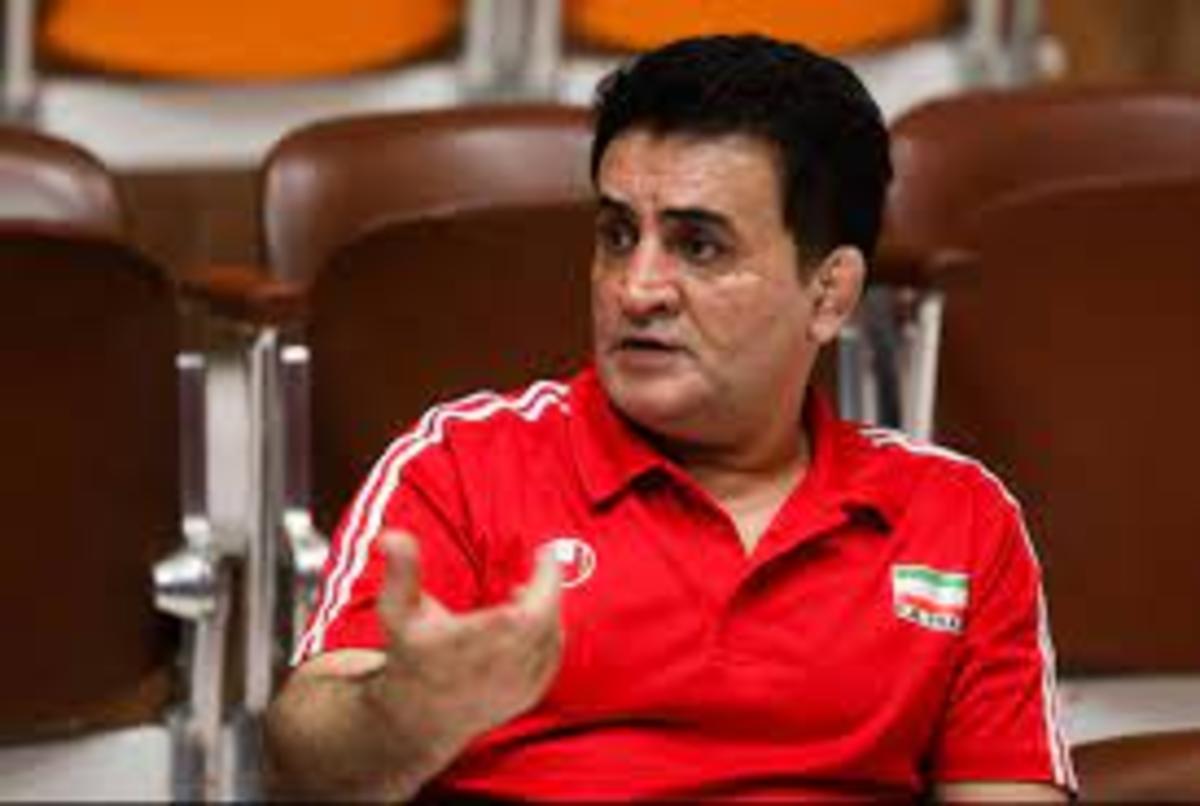 دبیر: محمد بنا را به لحاظ فنی و اخلاقی مورد تایید و سعی در بازگشت اوست