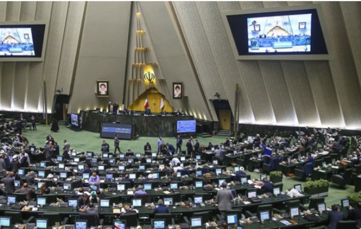 تقدیر نمایندگان از نیروی انتظامی در پی دستگیری سارقان صندوق‌های امانات بانک ملی