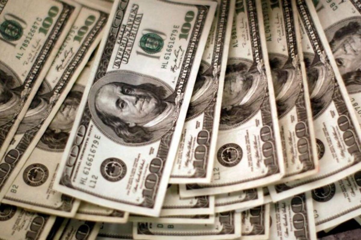 نگهداری ارز در صندوق امانات بانک‌ها، مصداق قاچاق است؟