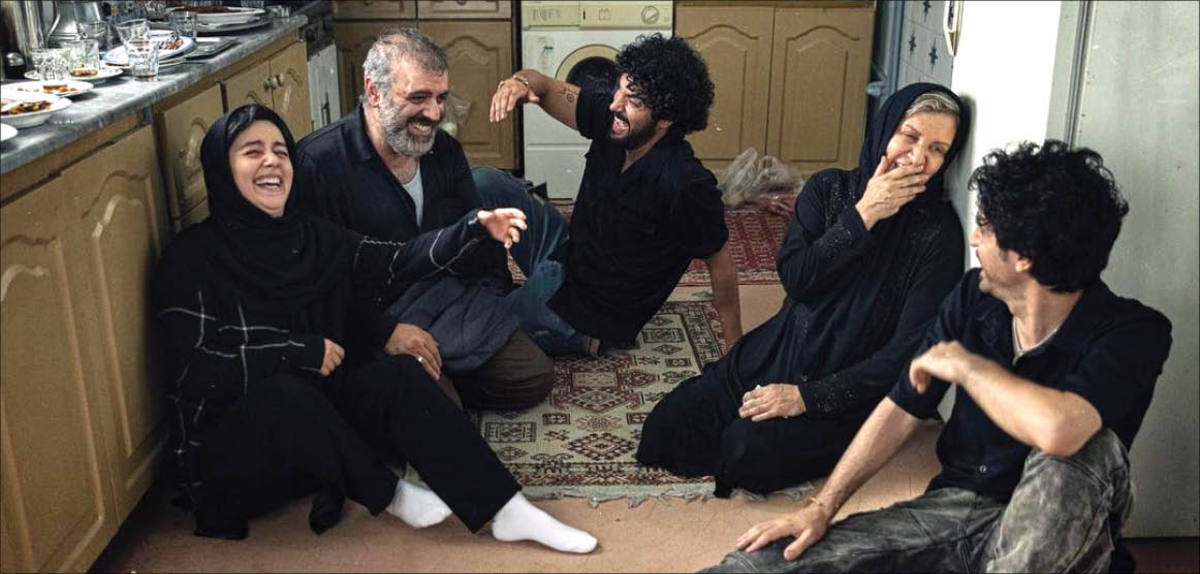 خنده تلخ به «شادروان»