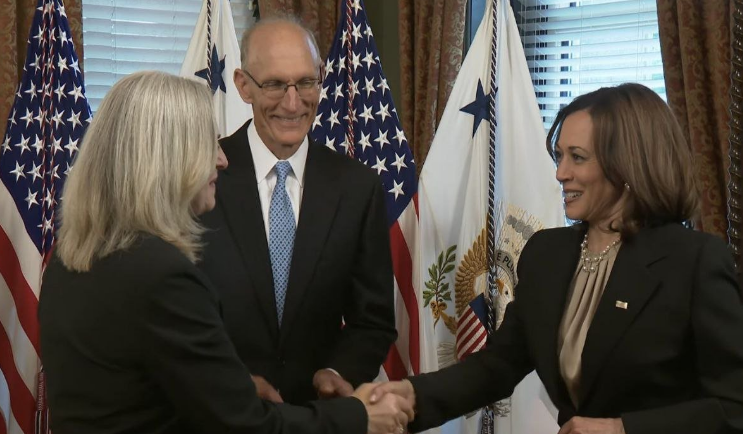 بعد از یک دهه خدمت در سیا؛ سفیر جدید آمریکا در عراق سوگند یاد کرد