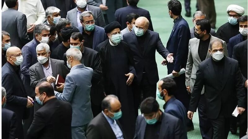 گرانی روی دوش مردم و مجلس گرفتار طرح‌هایی روی اعصاب جامعه