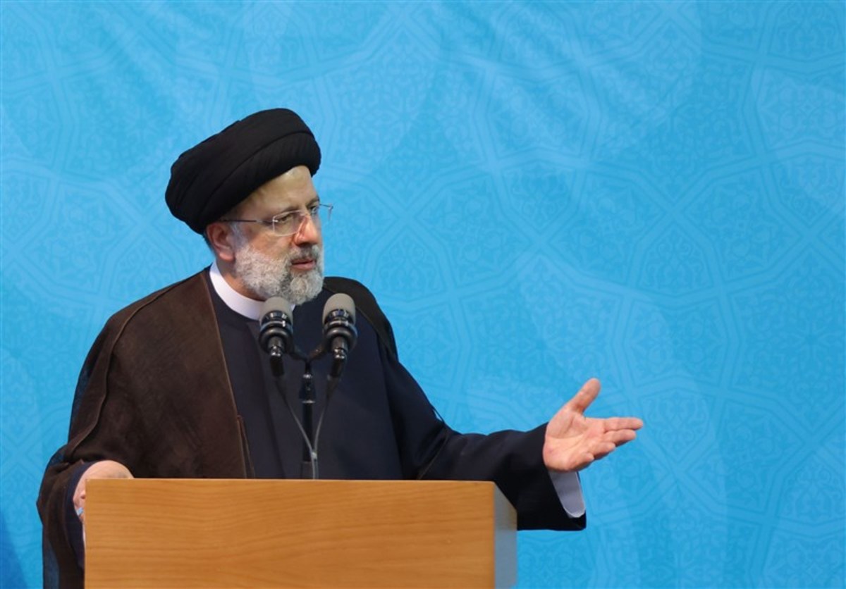 آیت الله رئیسی: رشد ۴ درصدی اقتصاد ادامه می‌یابد / کادر درمان در مهار کرونا «مجاهدانه» خدمت کرد