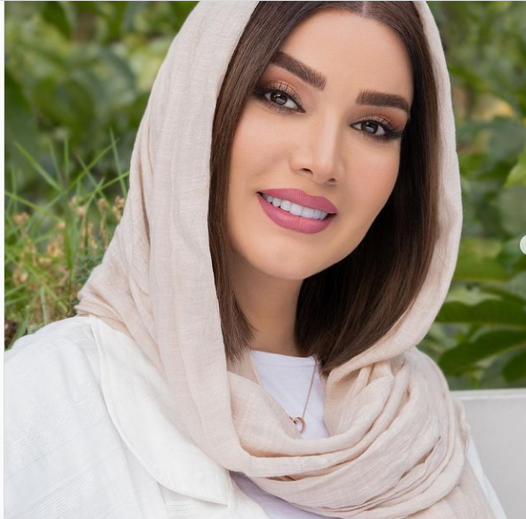 میکاپ لایت و رژ لب خوشرنگ متین ستوده میکاپ لایت و رژ لب خوشرنگ متین ستوده