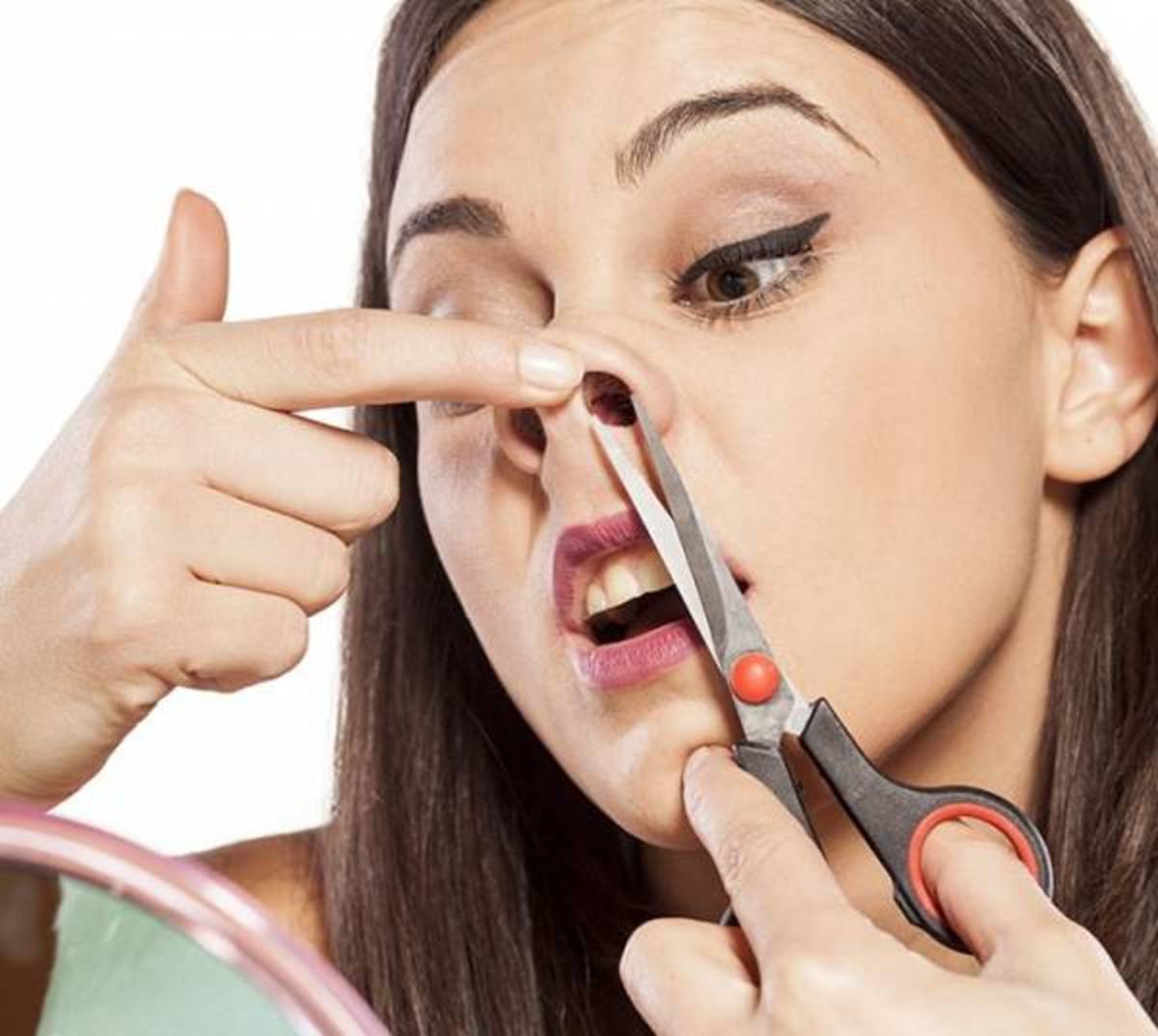 آبسه مغزی، عارضه کندن موی دماغ