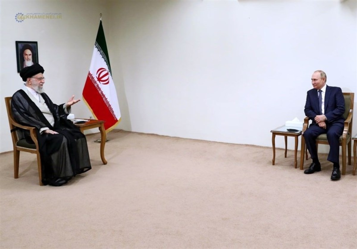 پوتین با امام خامنه‌ای دیدار کرد