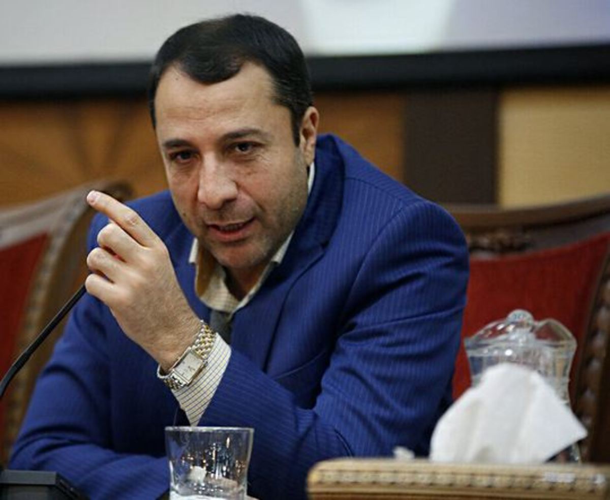 صالح آبادی: با ورود روبل به بازار ارز، دیگر یورو و دلار تعیین‌کننده نخواهد بود
