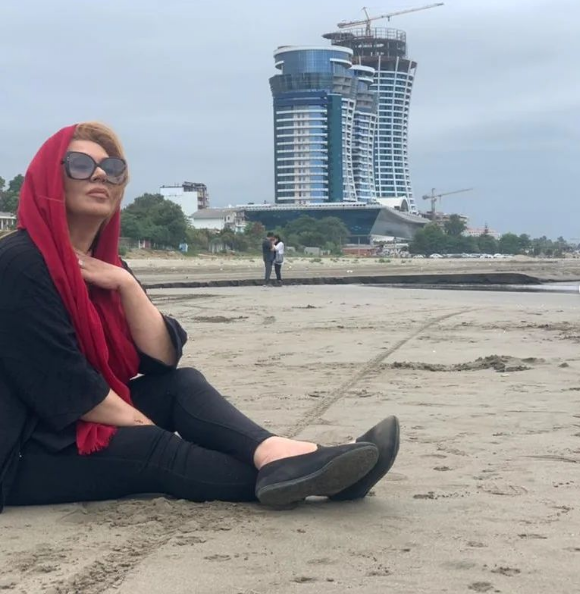ریلکسیشن نسرین مقانلو در ساحل ریلکسیشن نسرین مقانلو در ساحل