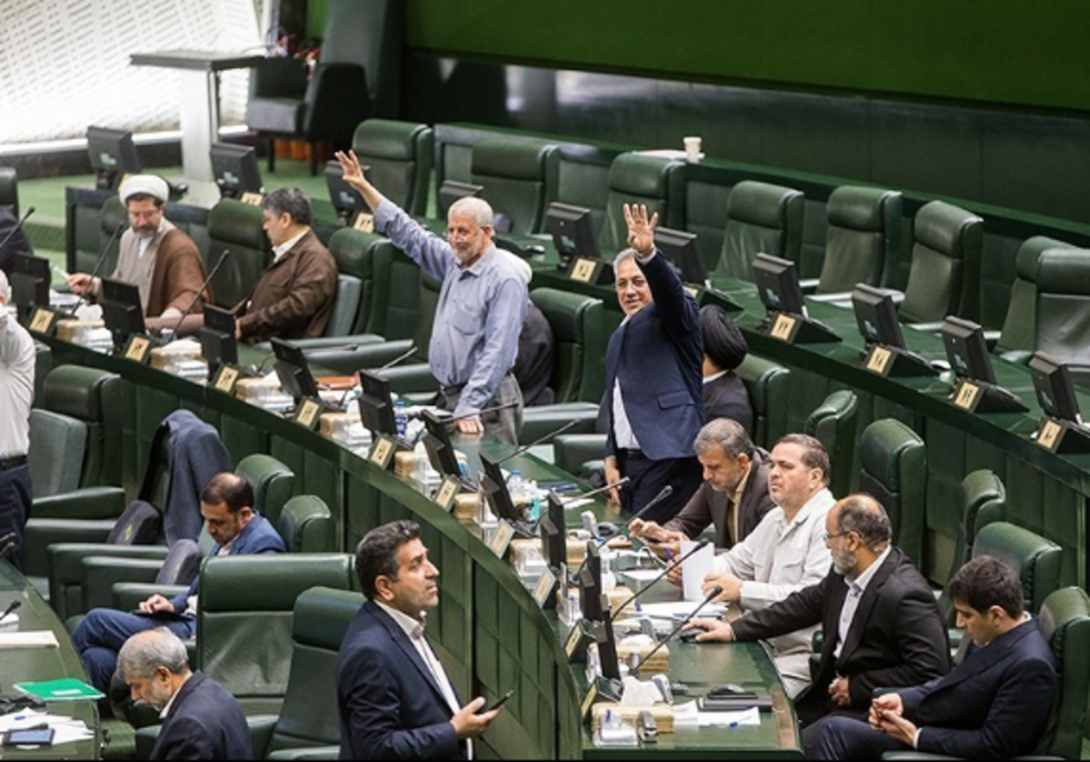ماجرای عدم اعلام وصول یک استیضاح/ دولت بعد از تفکیک وزارت صمت باید ۲ وزیر به مجلس معرفی کند