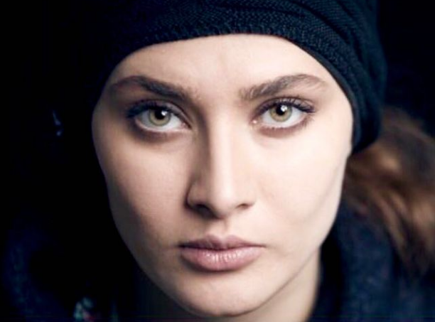 چهره مثلا خشن و جدی ساناز سعیدی چهره مثلا خشن و جدی ساناز سعیدی