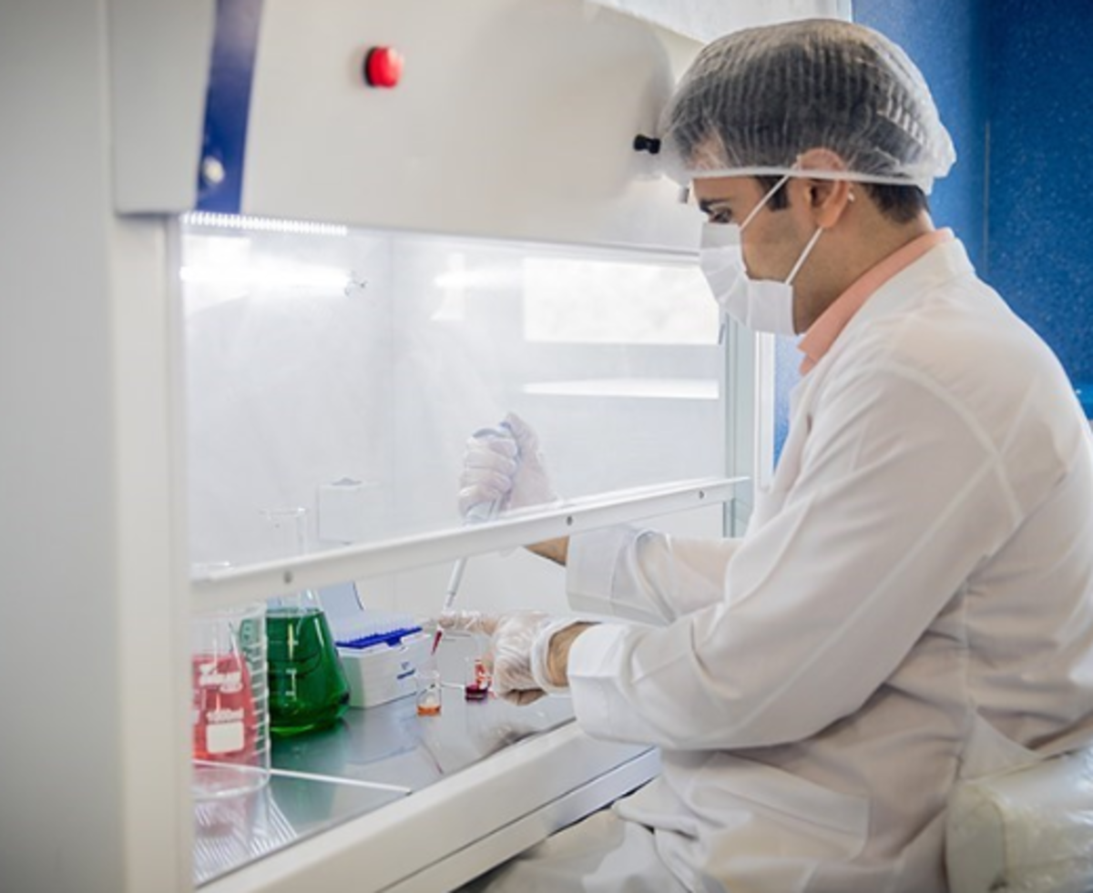 افزایش ۲.۵ تا ۴ برابری قیمت تجهیزات پزشکی با حذف ارز دولتی/ تشکیل قرارگاه تولید تجهیزات دانش‌بنیان