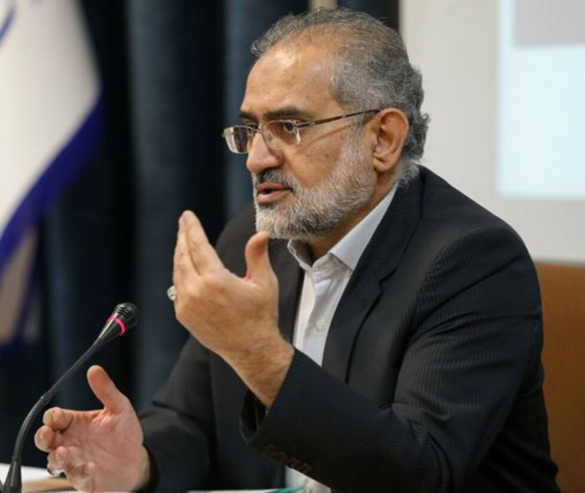 حسینی: دولت مصمم است مشکلات را با کار و تلاش بی‌وفقه برطرف کند