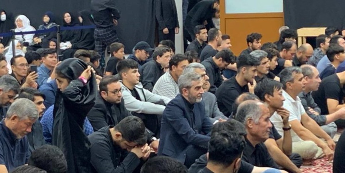 مذاکره کنندگان ایرانی در مجلس عزاداری سالار شهیدان در مرکز اسلامی وین