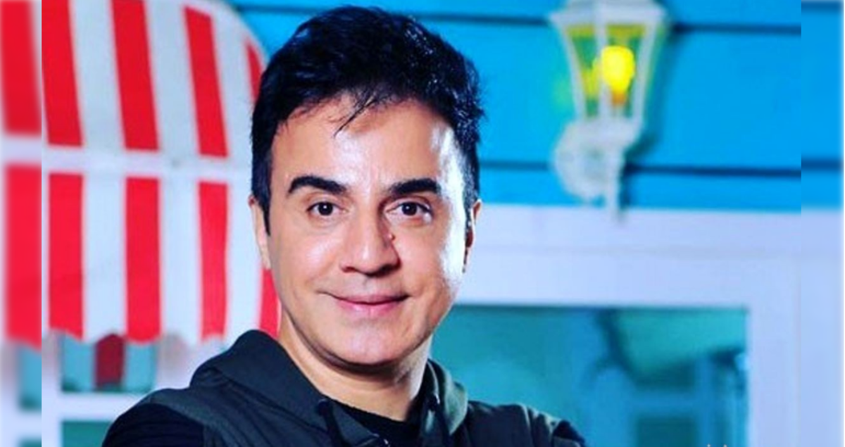 ژست ناراحت داریوش فرضیایی در بهشت زهرا