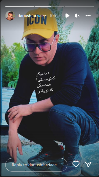ژست ناراحت داریوش فرضیایی در بهشت زهرا