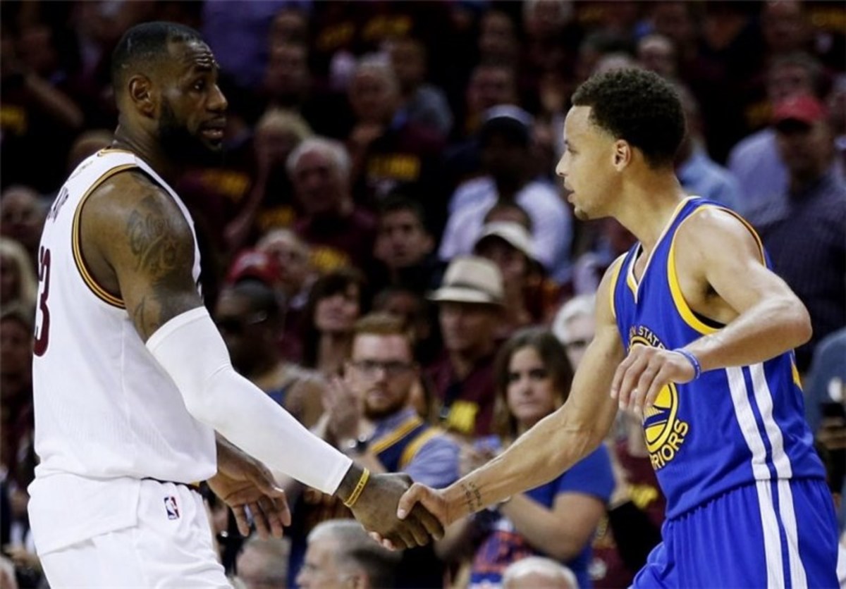 شب افتتاحیه فصل جدید NBA با  تقابل لیکرز و وریرز