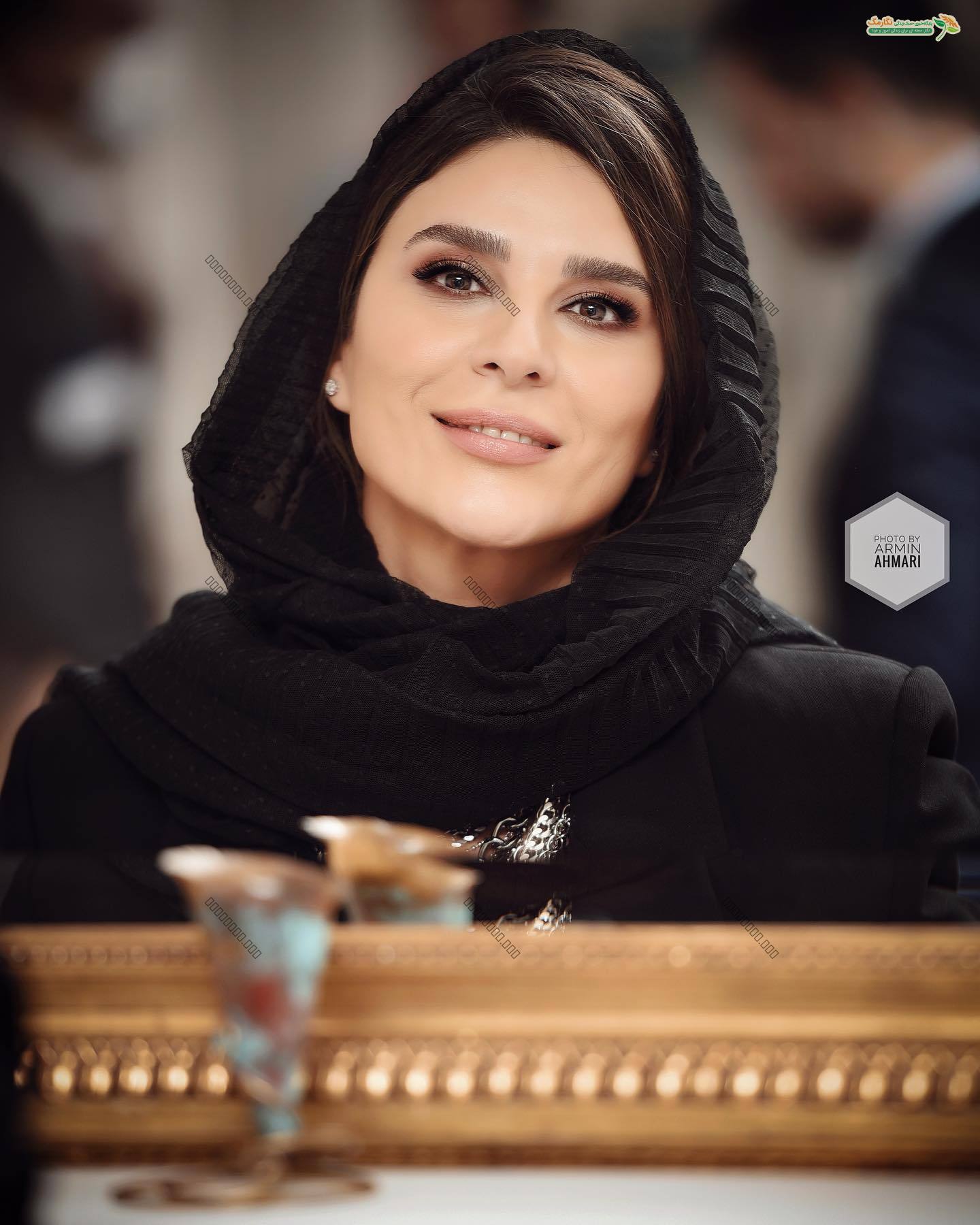 فقط کیف همرنگ پیدا نکردم ست کنم ! فقط کیف همرنگ پیدا نکردم ست کنم !