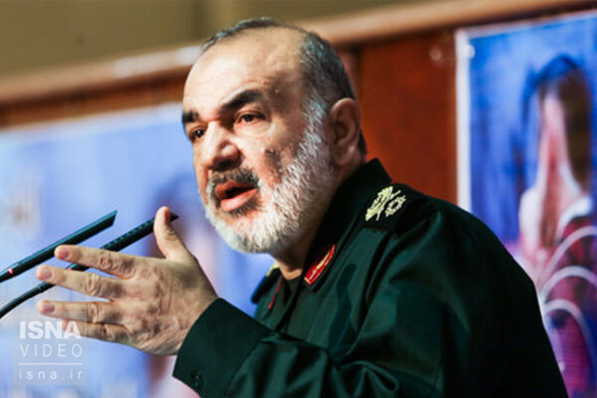 سلامی: ویرانگرترین تهدیدی که دشمن انتخاب کرده، حمله به ذهن‌ها و قلب‌هاست