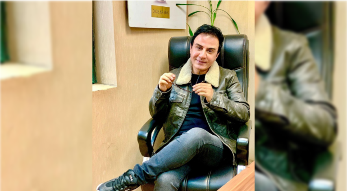عمو پورنگ در کنار امیر معمار