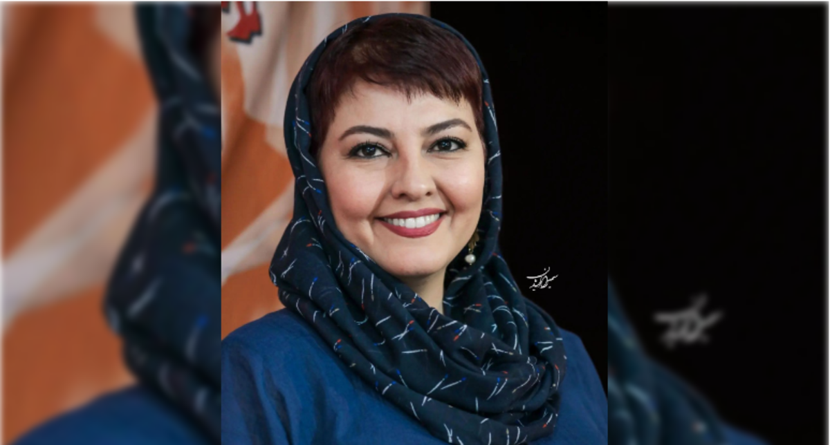 کودکی آناهیتا همتی در آغوش پدرش کنار دریاچه ارومیه