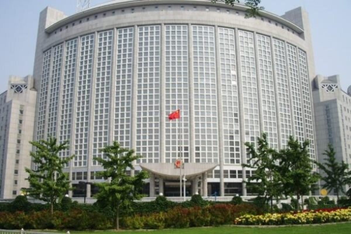 مسبب جنگ اوکراین آمریکاست و از آن سود می‌برد