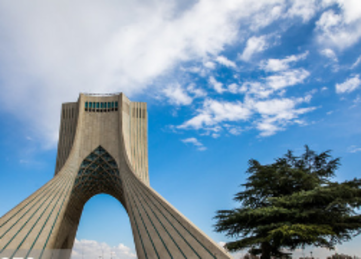 تمرین مدیریت بحران برای مقابله با فروریزش زمین در میدان آزادی