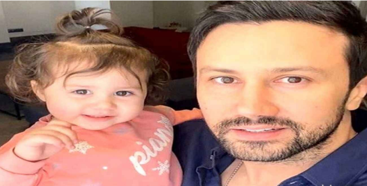 چهره کیوت نبات استخری در حال موهیتو خوردن
