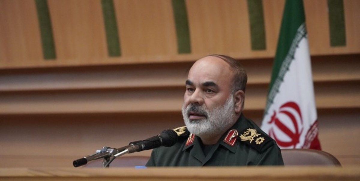 با آگاهی کامل از فضای مجازی استفاده کنید /دشمن در فضای مجازی